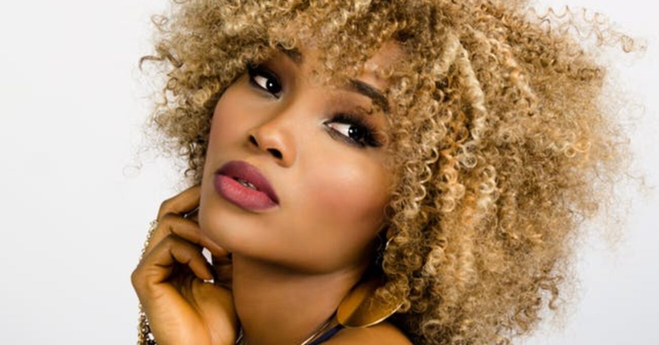 woman-face-curly-hair-157920