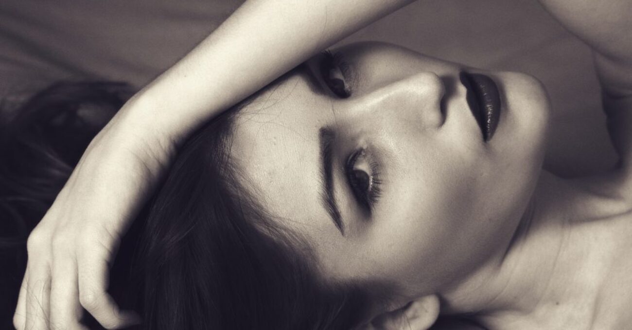 woman-1585593_1920
